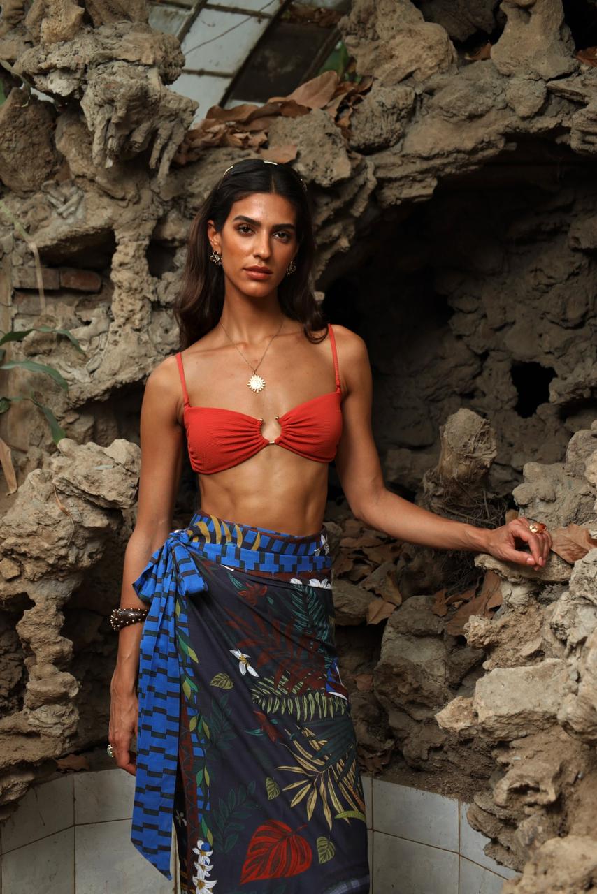 The Guardian Chair in Dark Blue | Multi Wear Sarong
